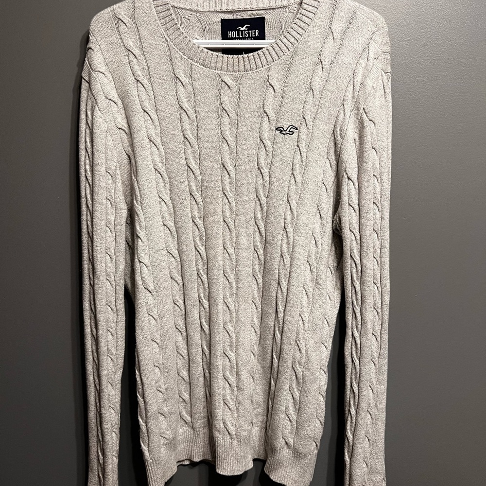 Hollister Men's Light Gray Cable Knit Crewneck Sweater